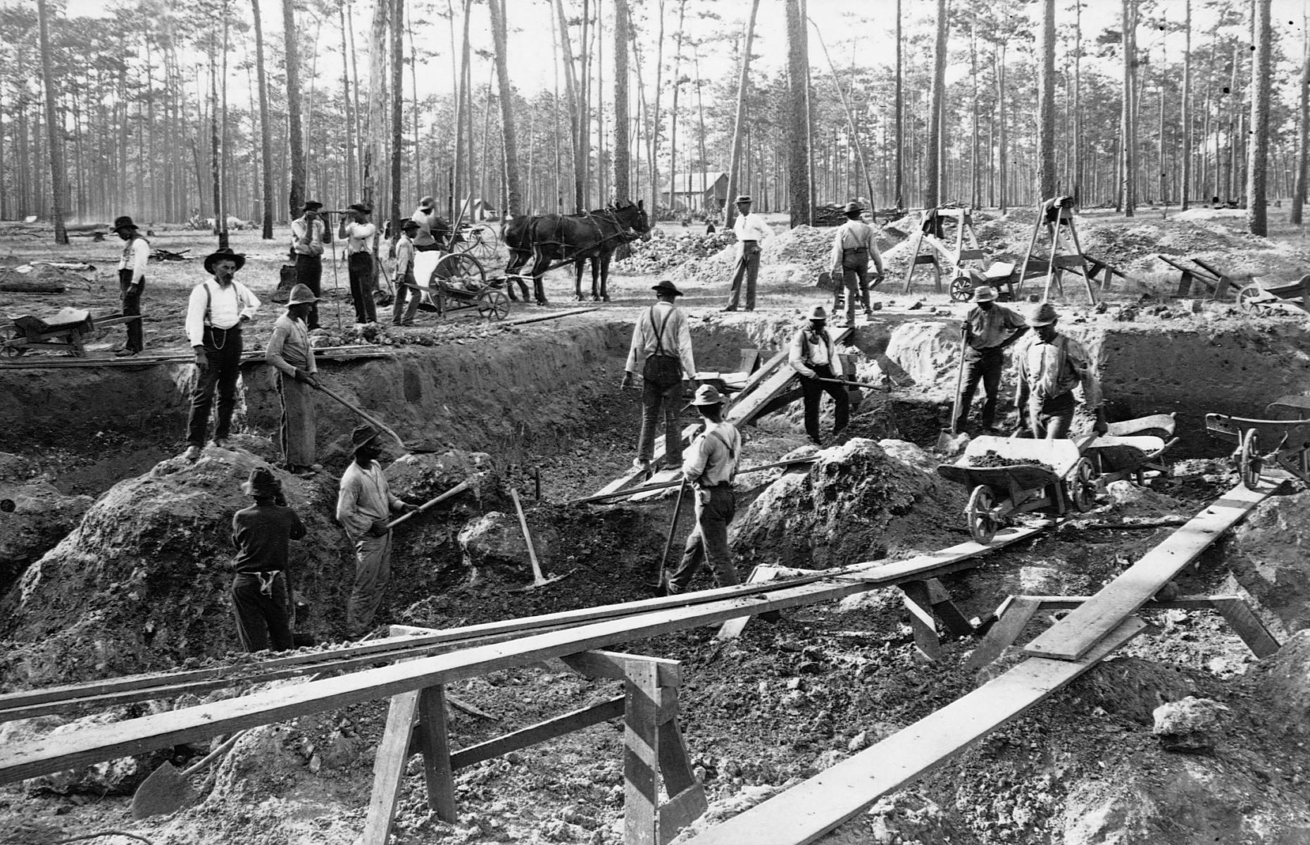 1890: Phosphate miners